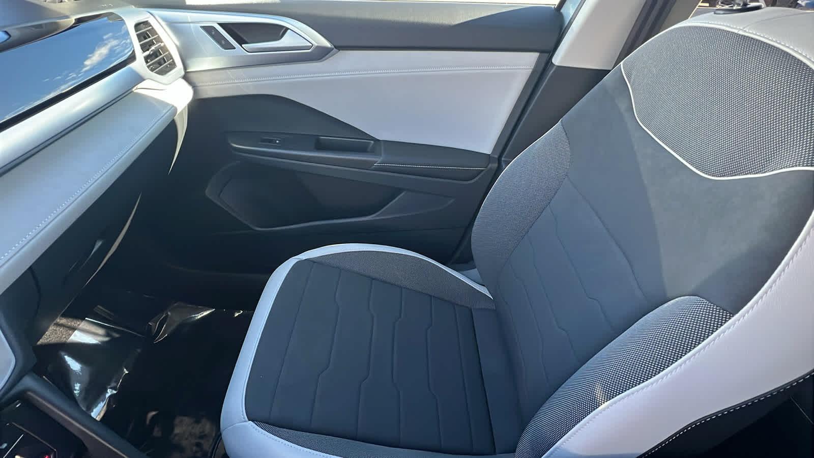 Thumbnail: 2026 Volkswagen Taos - 12