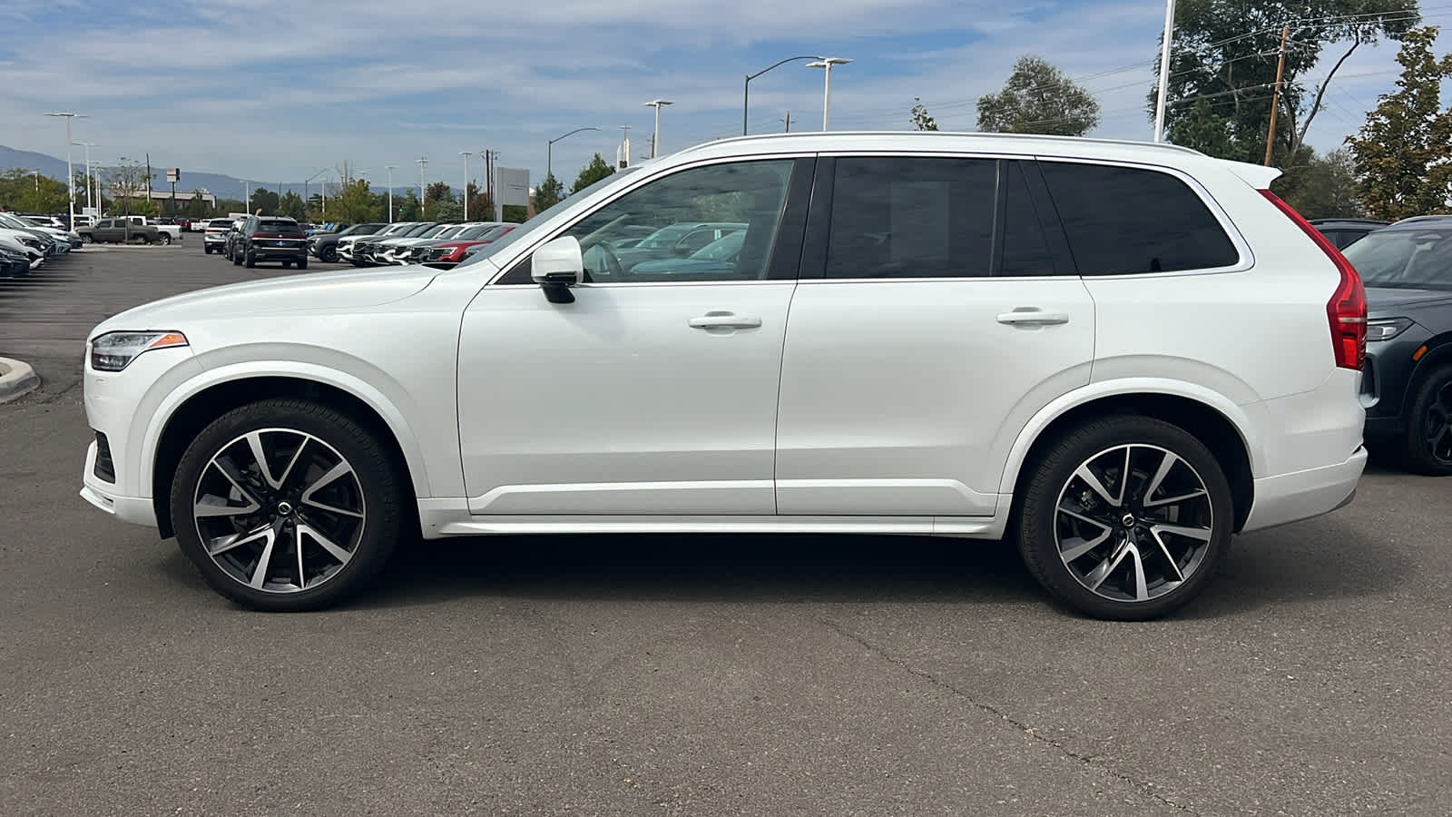 Thumbnail: 2022 Volvo XC90 - 8