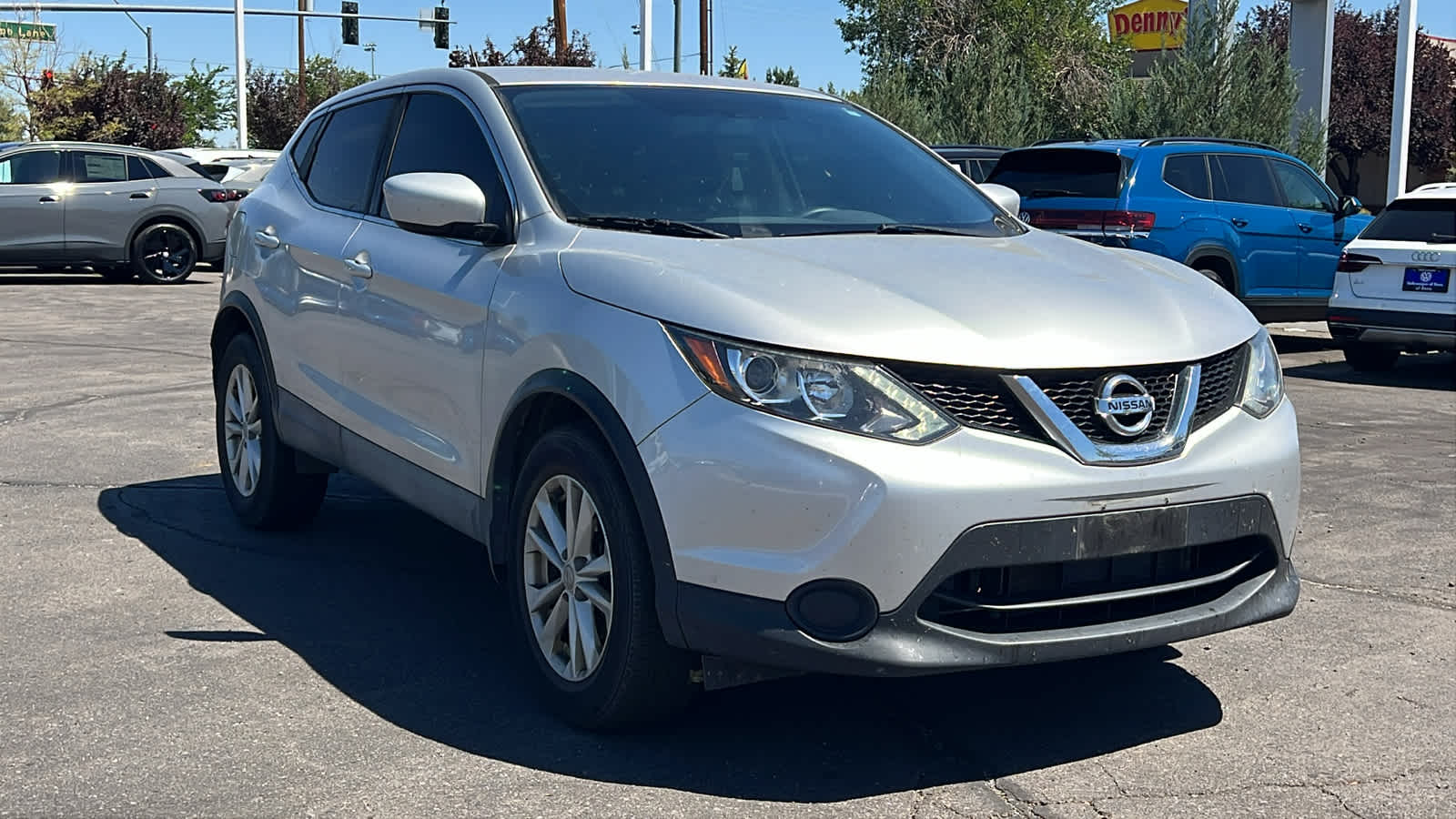 Thumbnail: 2017 Nissan Rogue Sport - 3