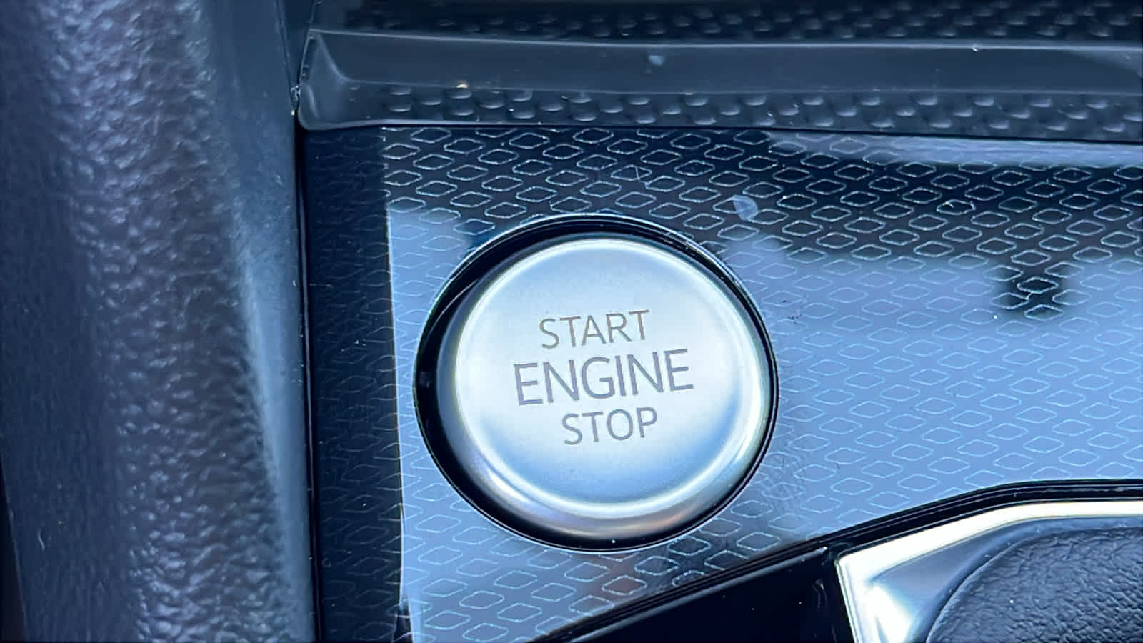 Thumbnail: 2025 Volkswagen Taos - 17