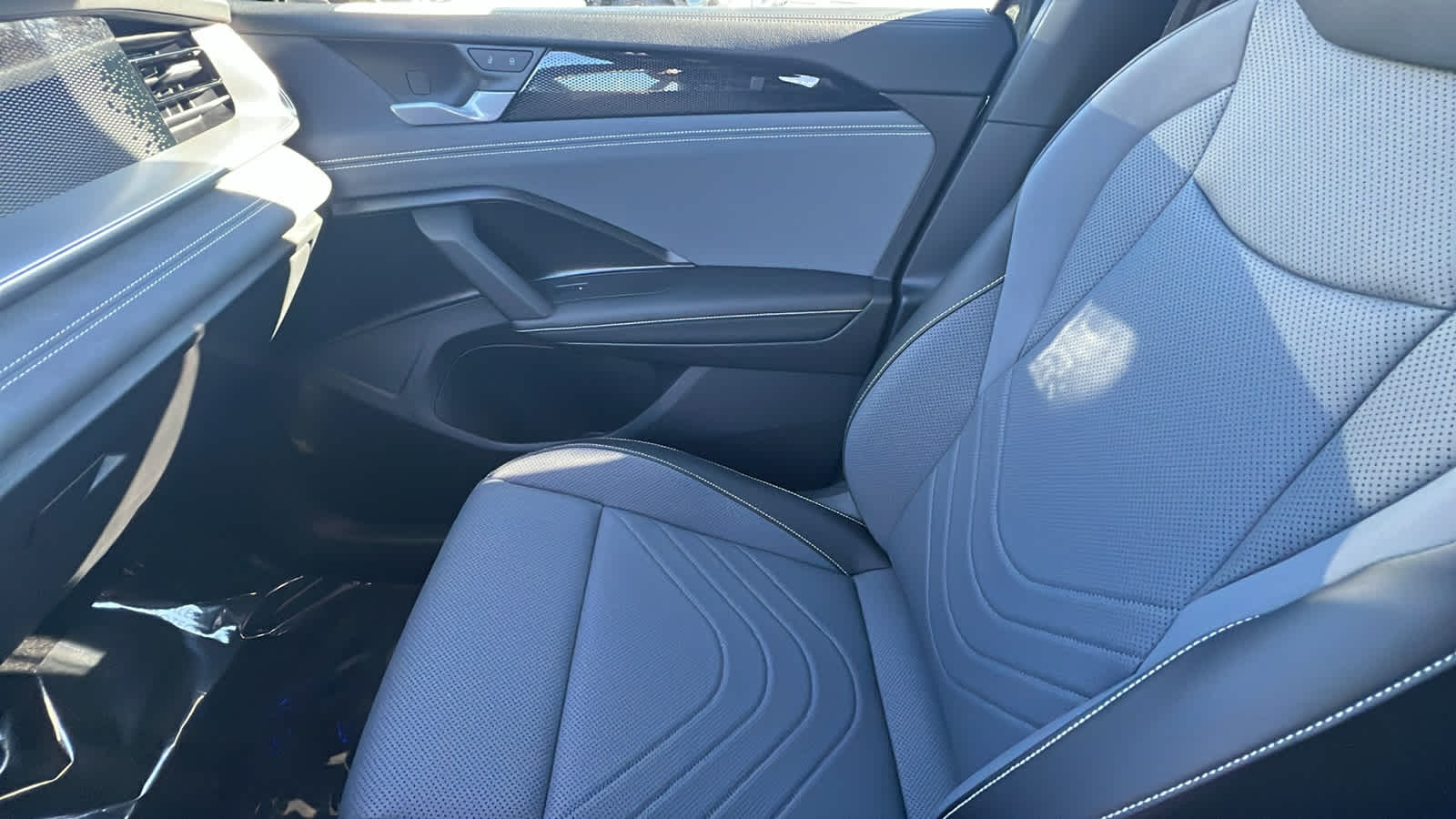 Thumbnail: 2026 Volkswagen Tiguan - 12