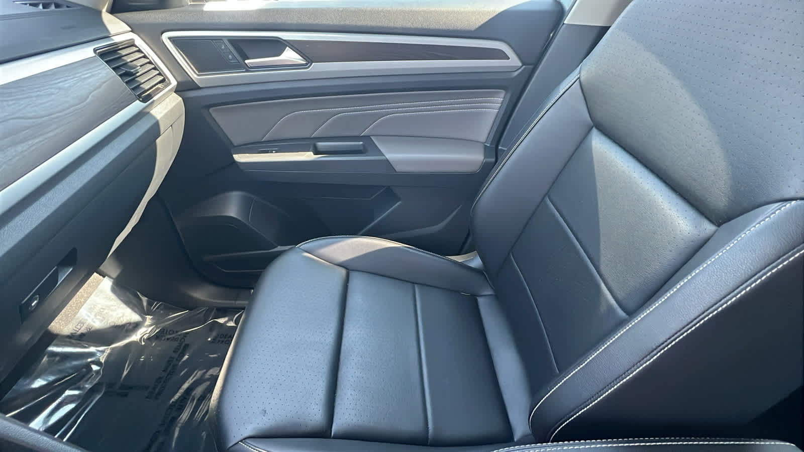 Thumbnail: 2023 Volkswagen Atlas - 12