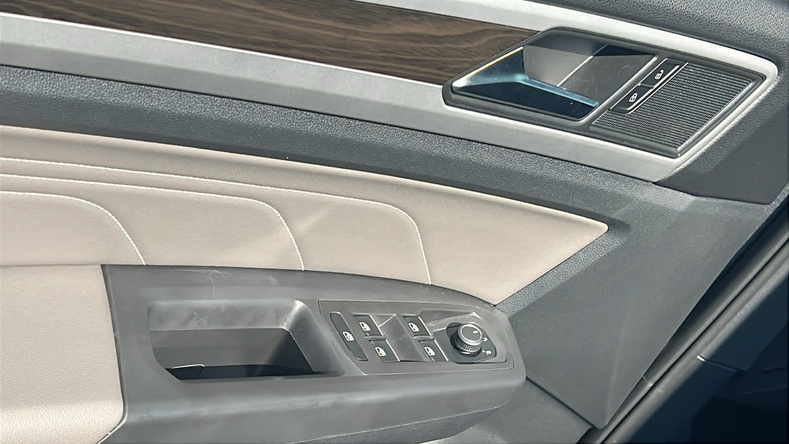 Thumbnail: 2023 Volkswagen Atlas - 22