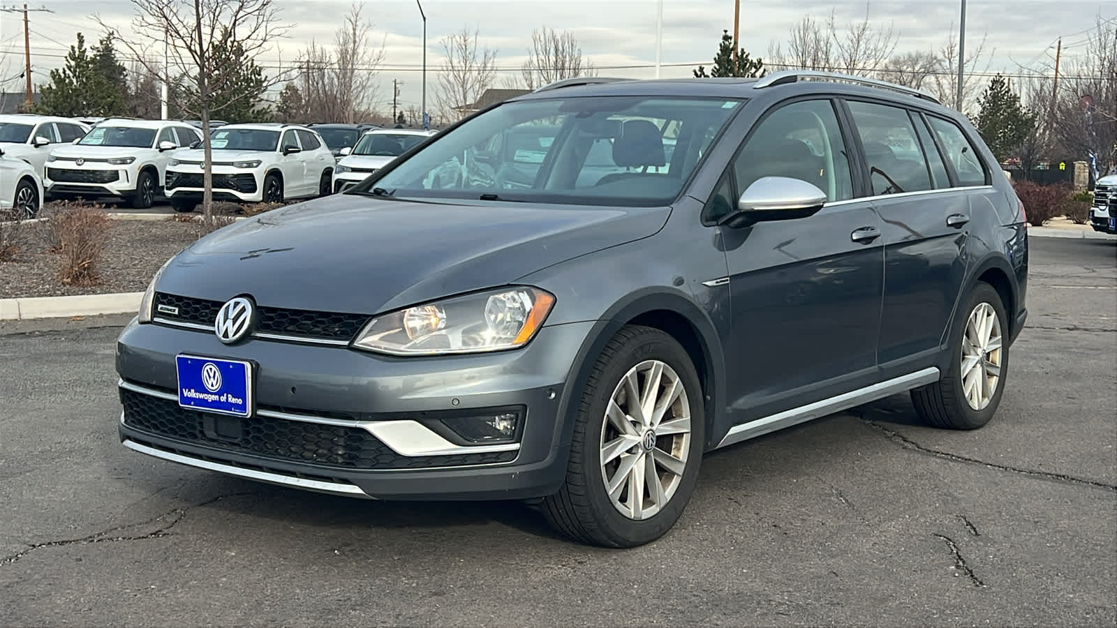 2017 Volkswagen Golf Alltrack Alltrack SE's photo