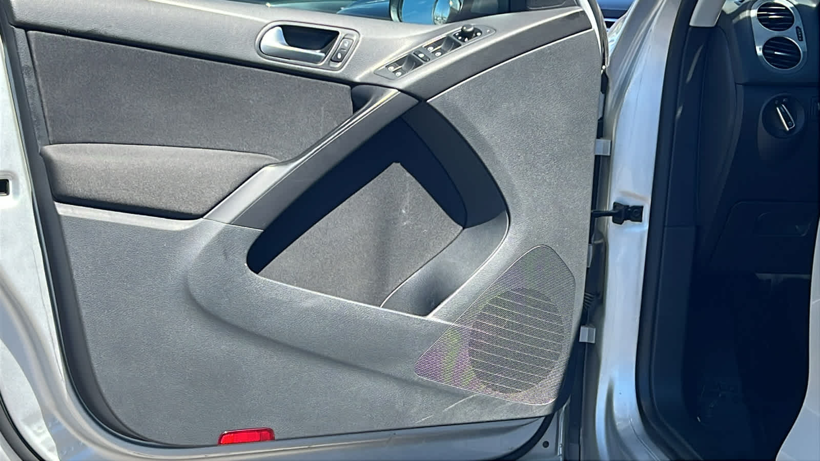 Thumbnail: 2013 Volkswagen Tiguan - 22