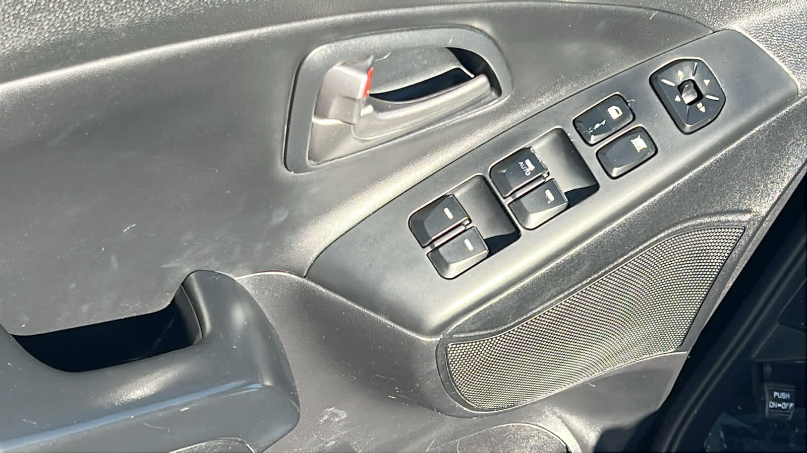 Thumbnail: 2015 Hyundai Tucson - 22