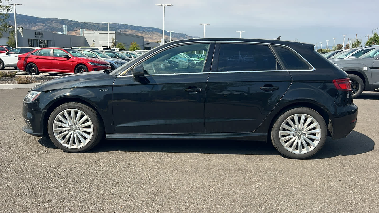 Thumbnail: 2017 Audi A3 e-tron - 8