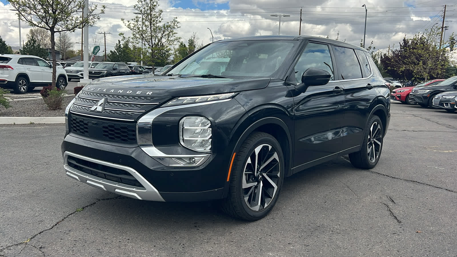 Thumbnail: 2024 Mitsubishi Outlander - 1