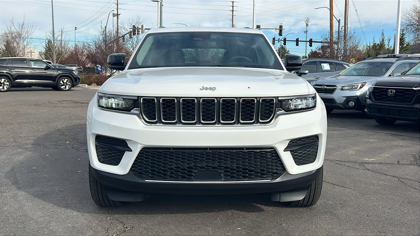 2023 Jeep Grand Cherokee Laredo photo 2