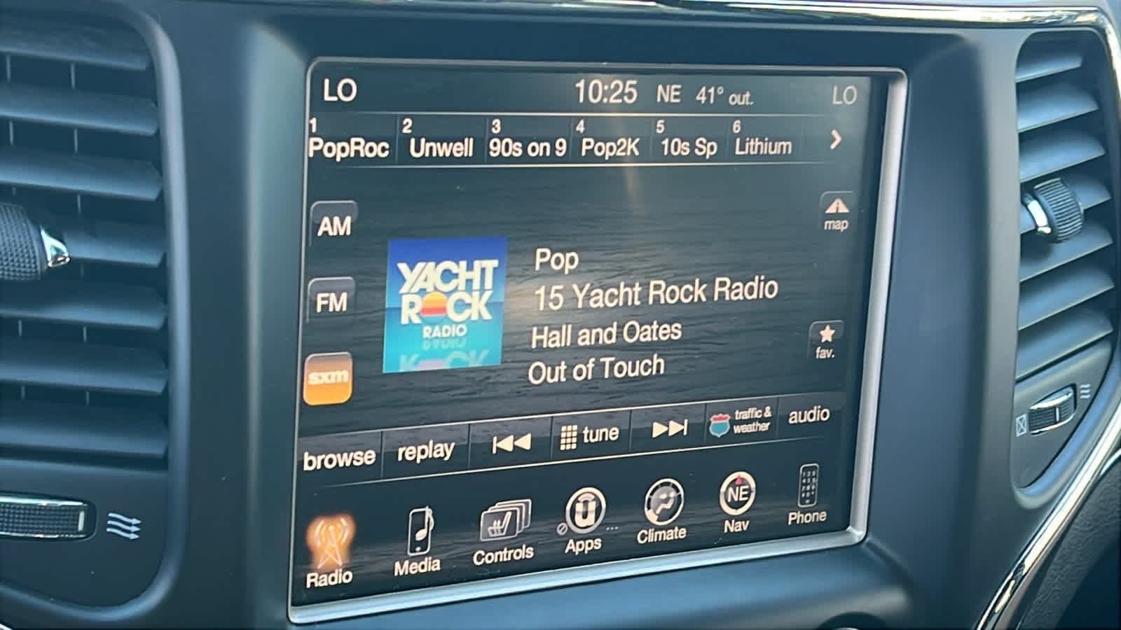 Thumbnail: 2016 Jeep Grand Cherokee - 15