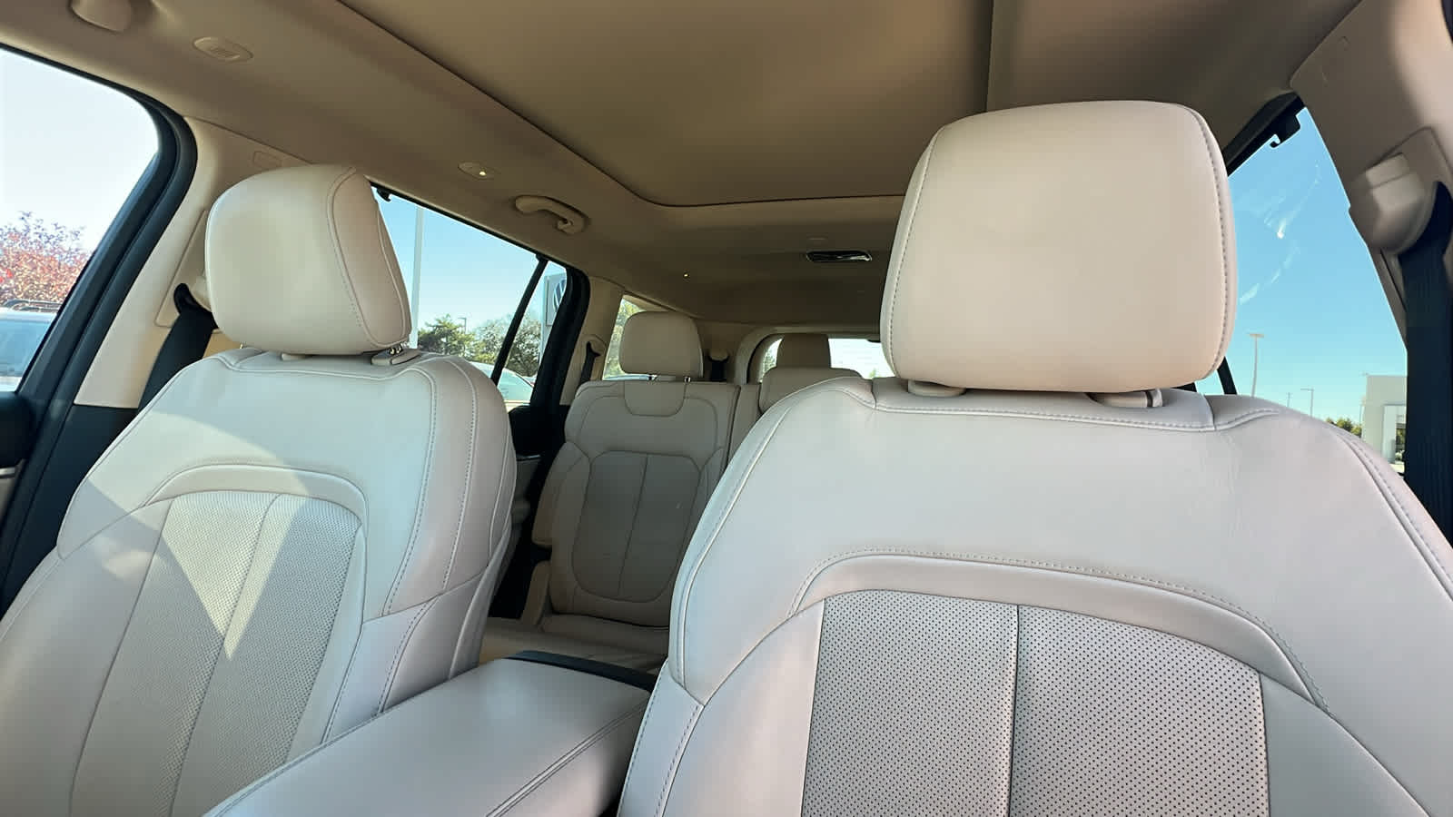 Thumbnail: 2022 Jeep Grand Cherokee - 11