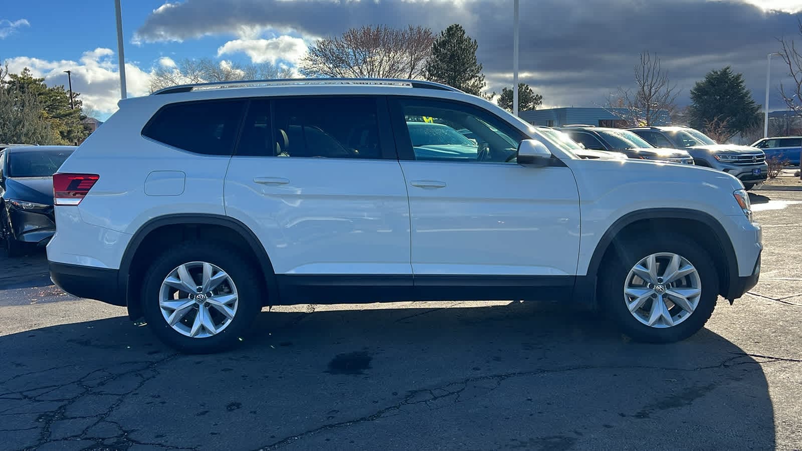 Thumbnail: 2018 Volkswagen Atlas - 4