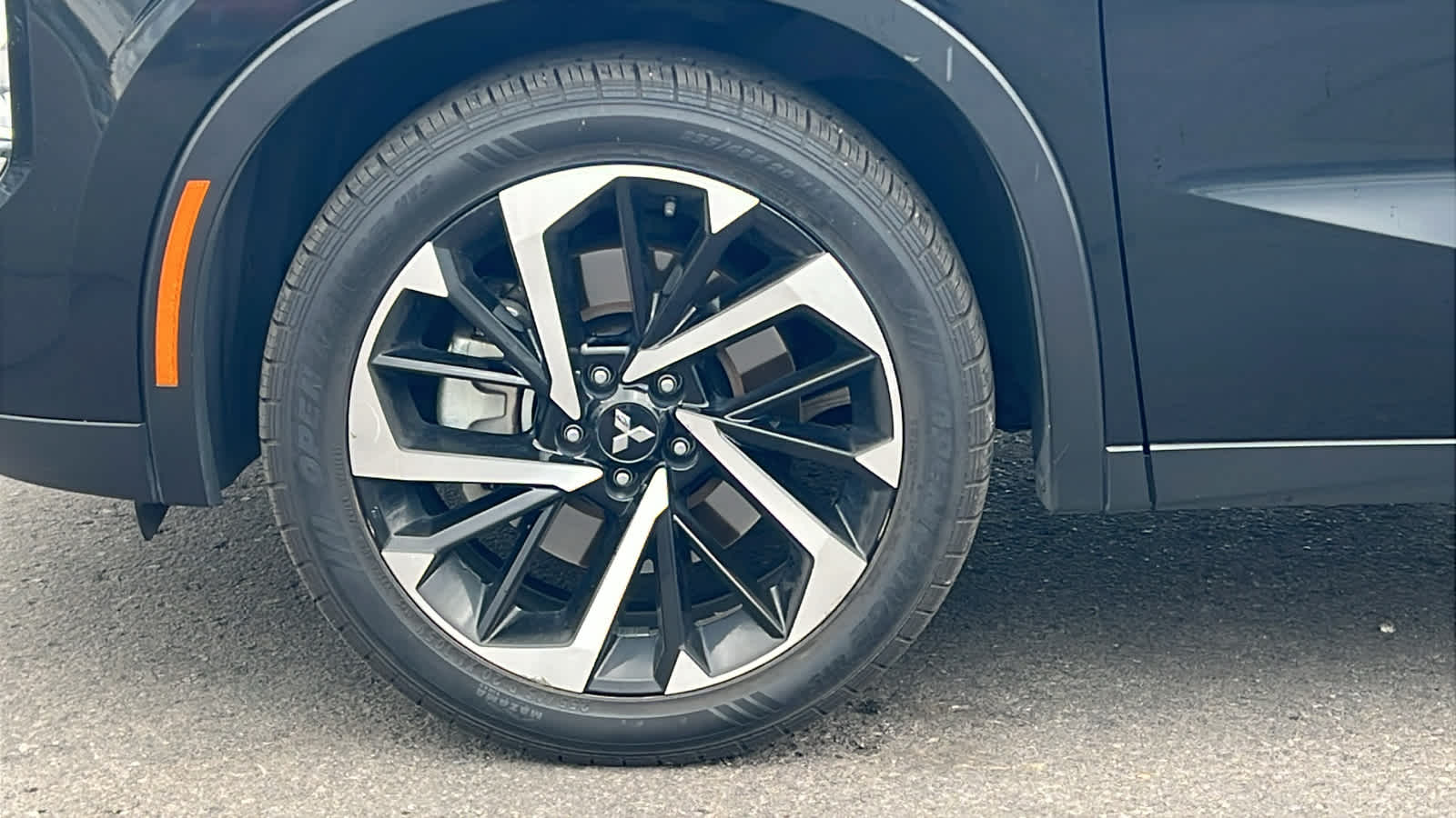 Thumbnail: 2024 Mitsubishi Outlander - 9