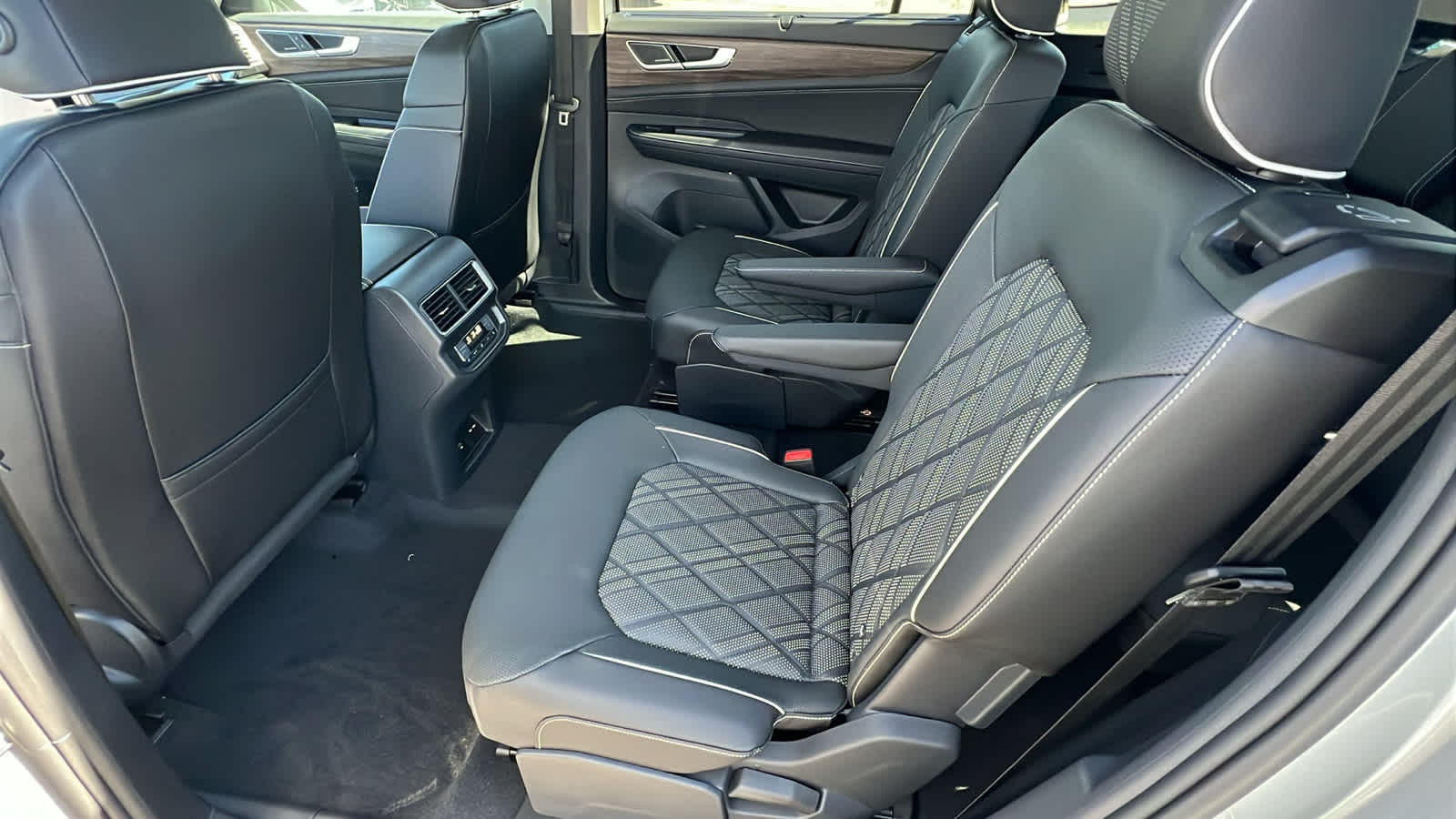 Thumbnail: 2026 Volkswagen Atlas - 24