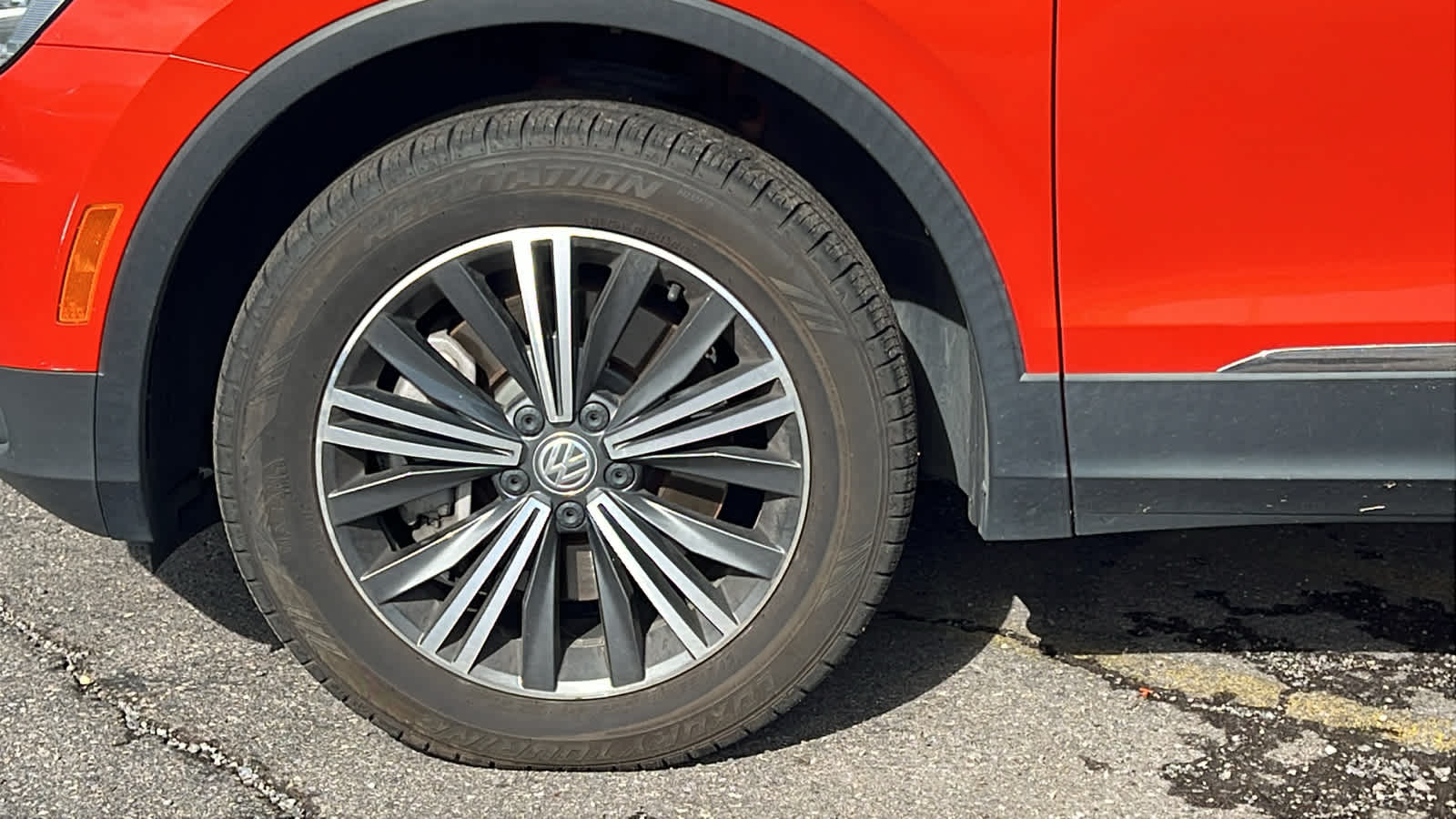 Thumbnail: 2019 Volkswagen Tiguan - 9