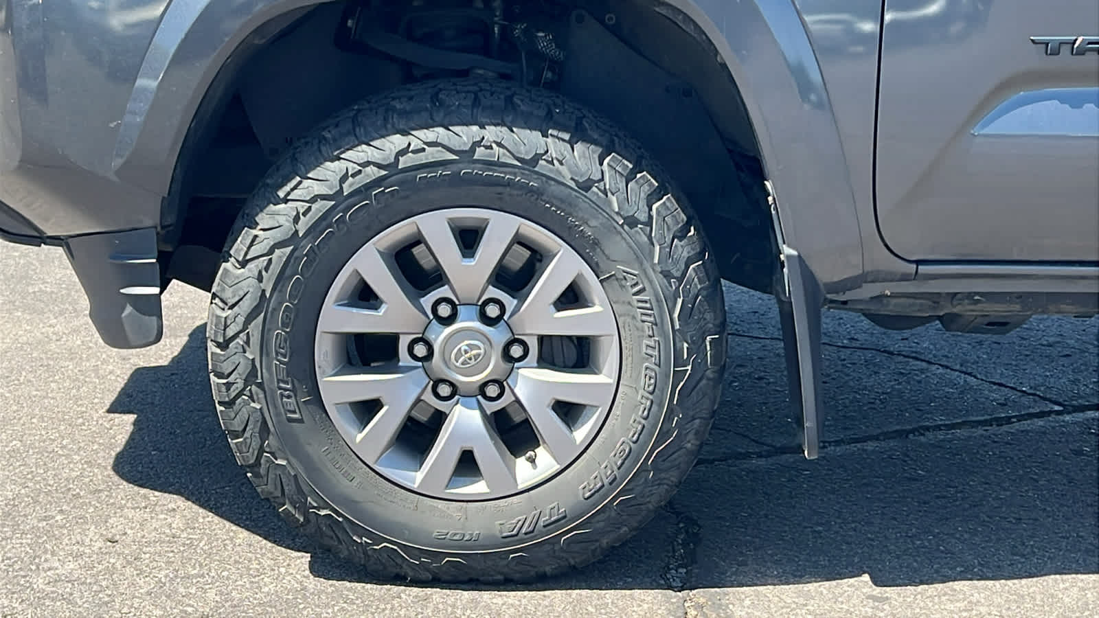 Thumbnail: 2017 Toyota Tacoma - 9