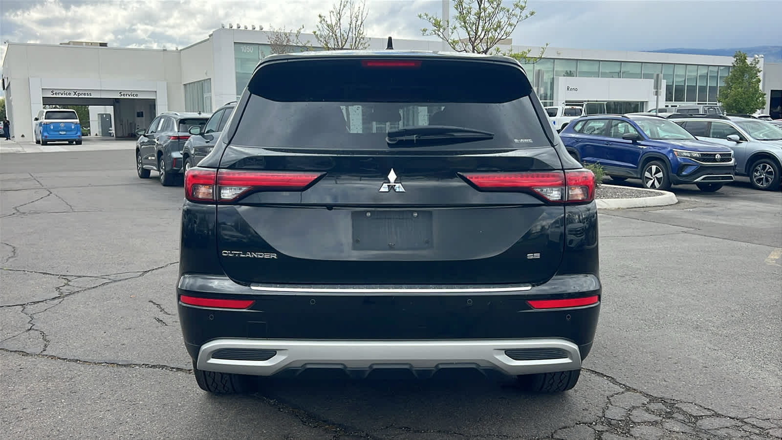 Thumbnail: 2024 Mitsubishi Outlander - 6