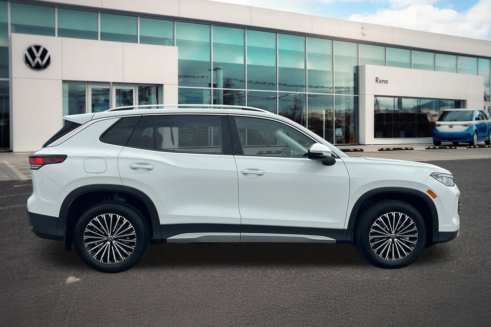 Thumbnail: 2025 Volkswagen Tiguan - 4