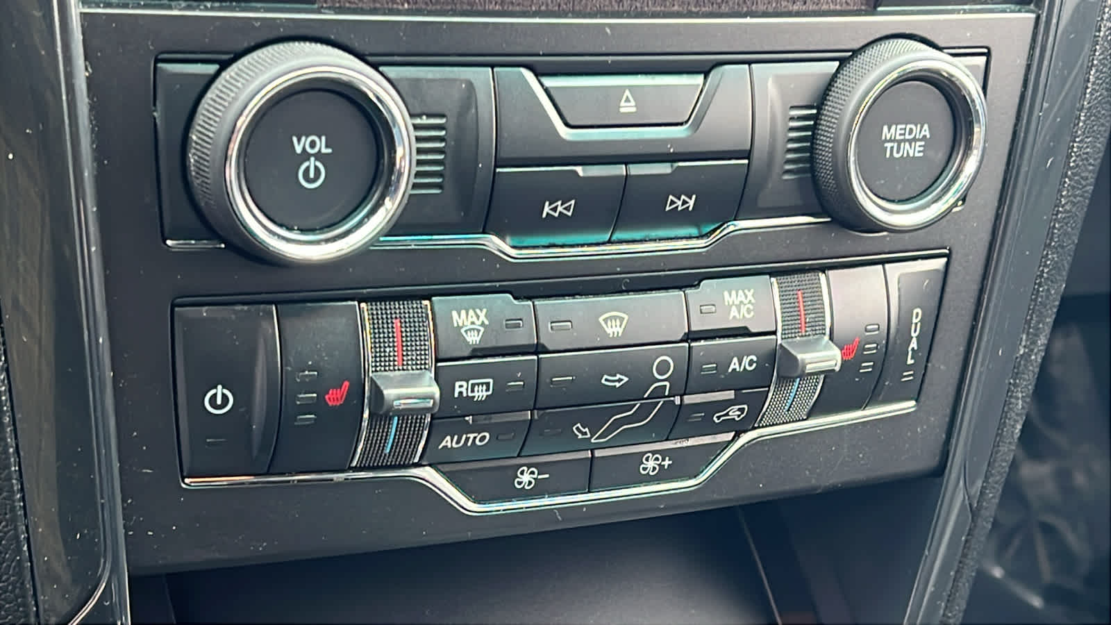 Thumbnail: 2017 Ford Explorer - 14