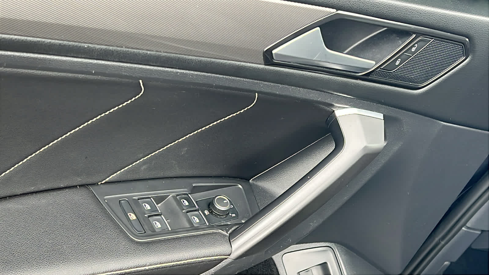 Thumbnail: 2022 Volkswagen Tiguan - 21