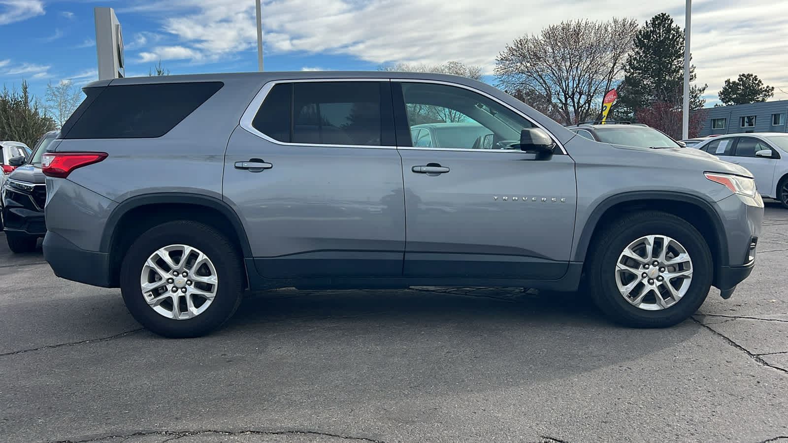 2019 Chevrolet Traverse LS photo 4