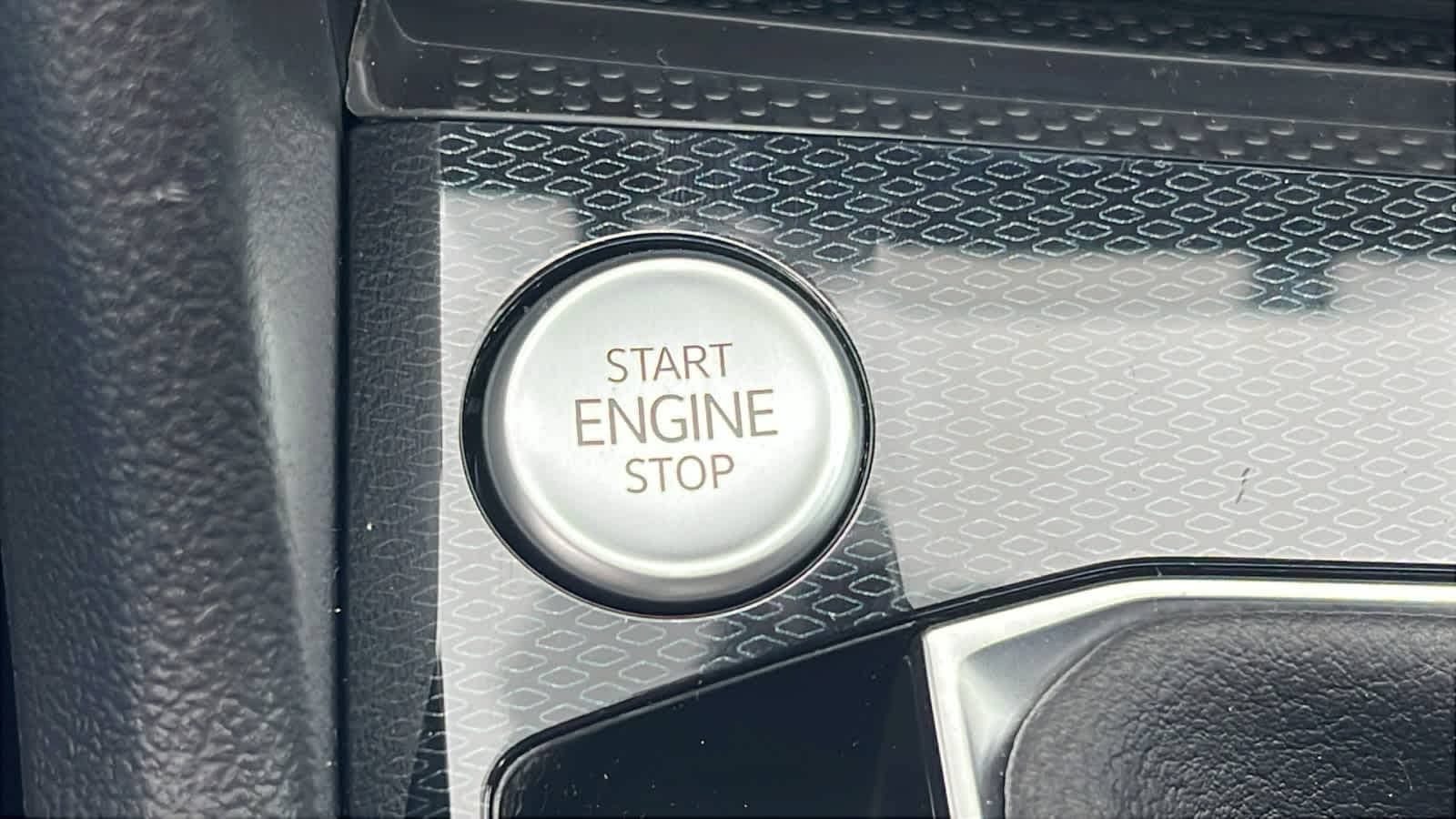 Thumbnail: 2025 Volkswagen Taos - 17