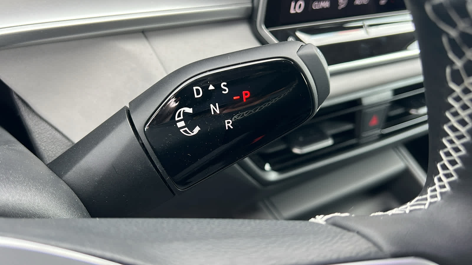 Thumbnail: 2025 Volkswagen Tiguan - 13