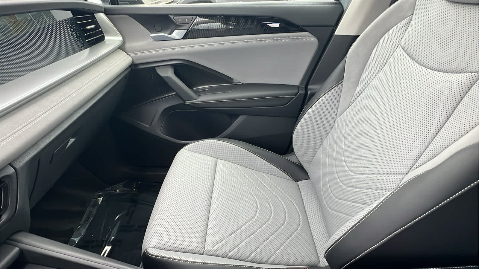 Thumbnail: 2025 Volkswagen Tiguan - 12