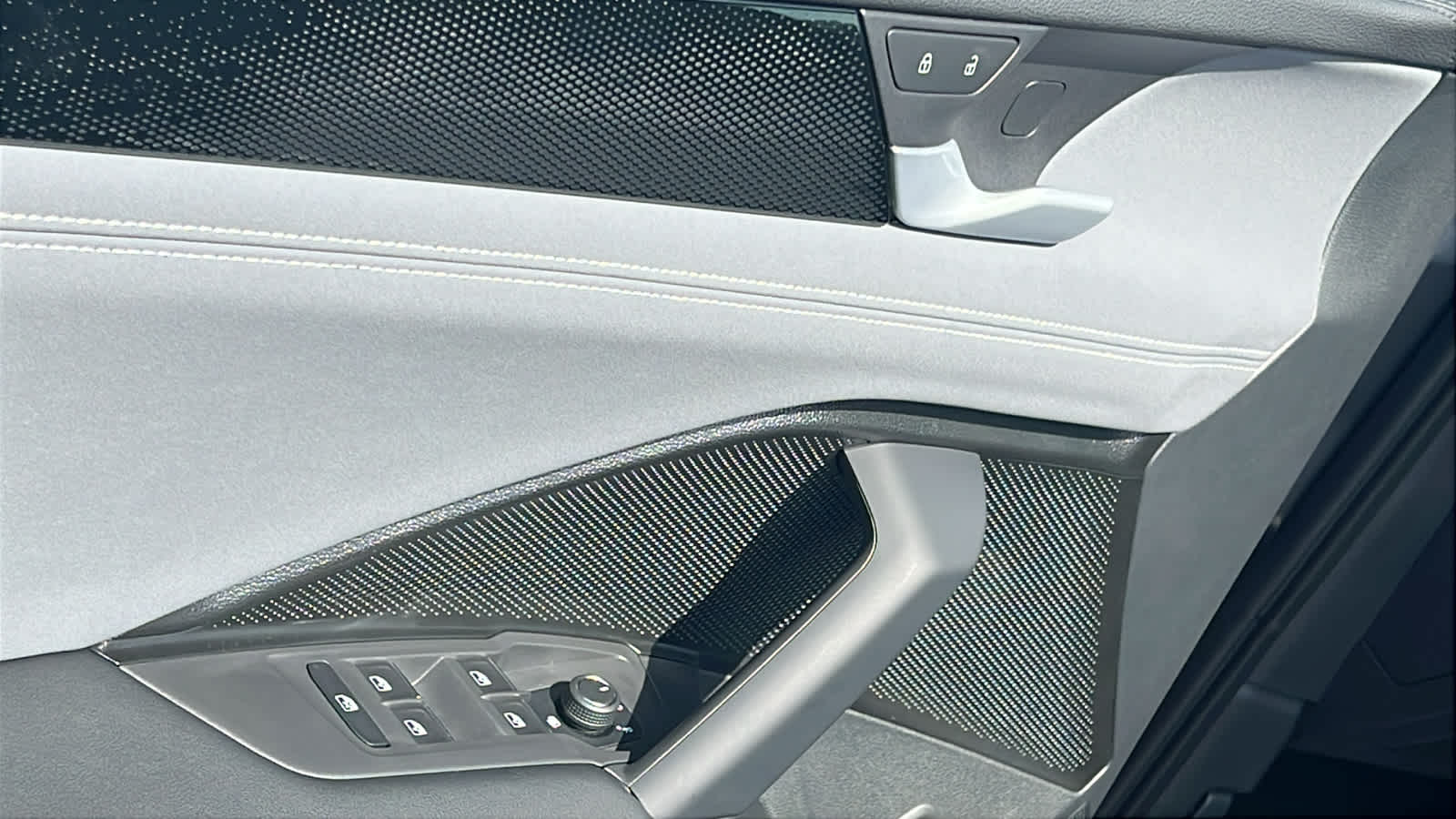 Thumbnail: 2025 Volkswagen Tiguan - 22