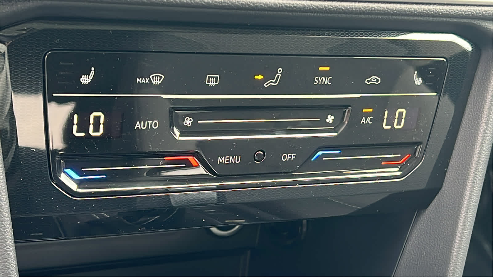 Thumbnail: 2025 Volkswagen Taos - 14