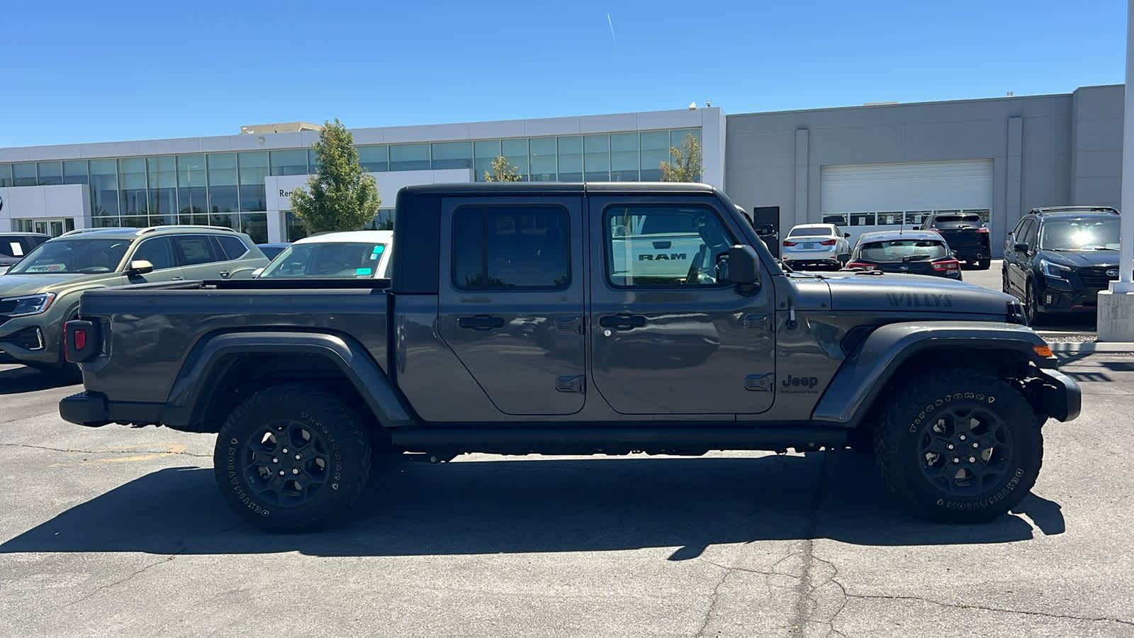 Thumbnail: 2023 Jeep Gladiator - 4