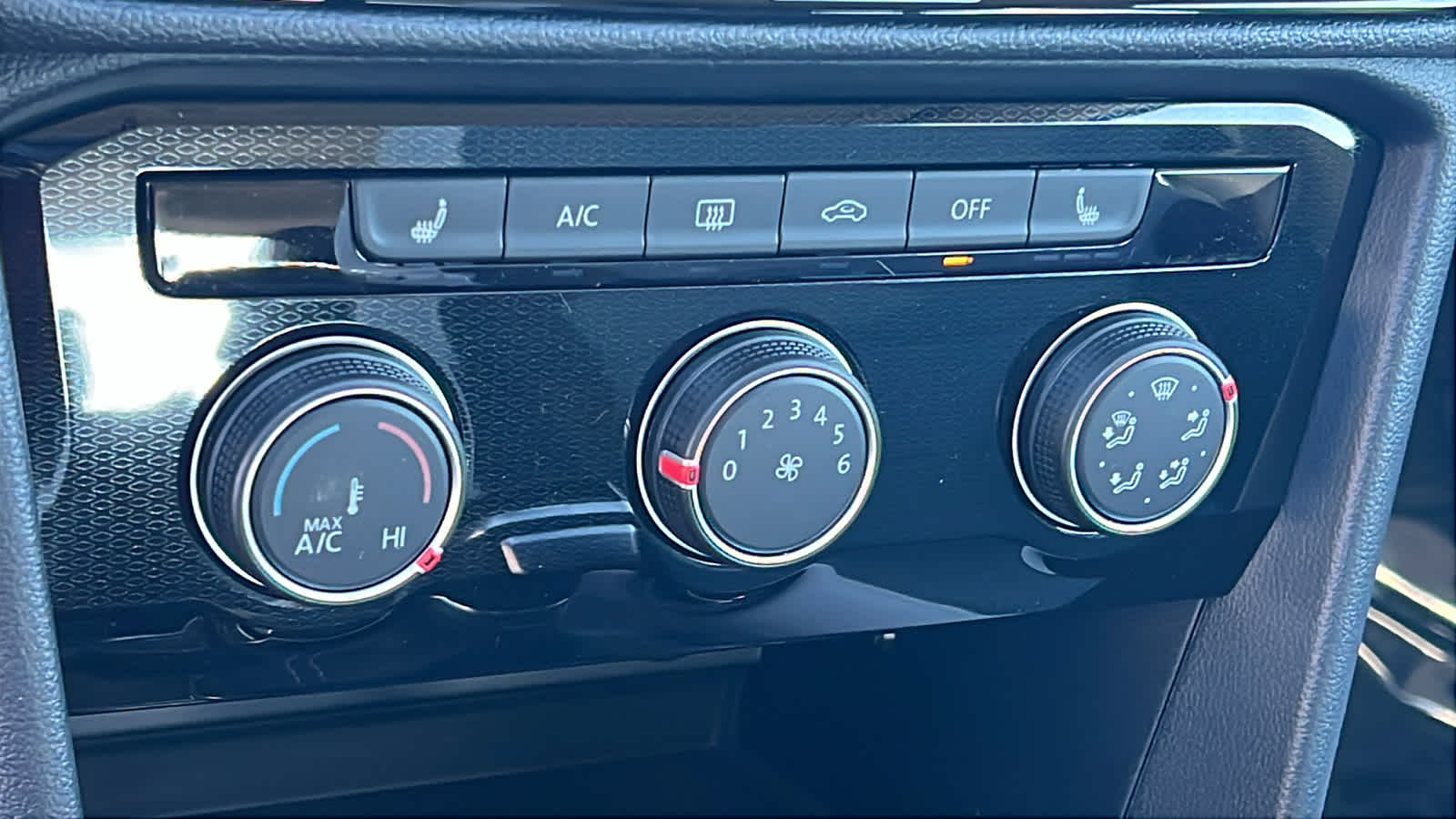 Thumbnail: 2026 Volkswagen Taos - 14