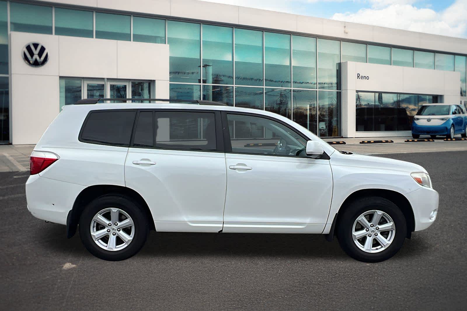 Thumbnail: 2010 Toyota Highlander - 4