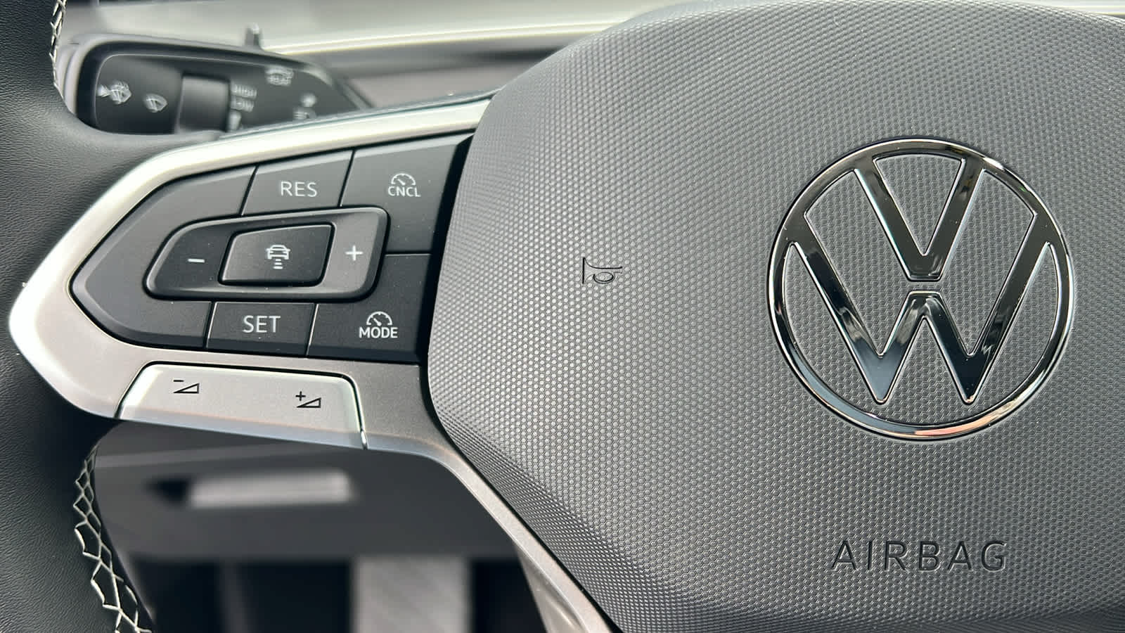 Thumbnail: 2025 Volkswagen Tiguan - 19