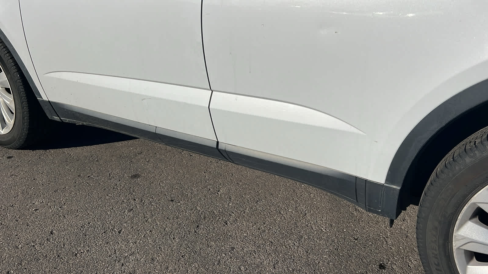 Thumbnail: 2018 Jaguar E-Pace - 10