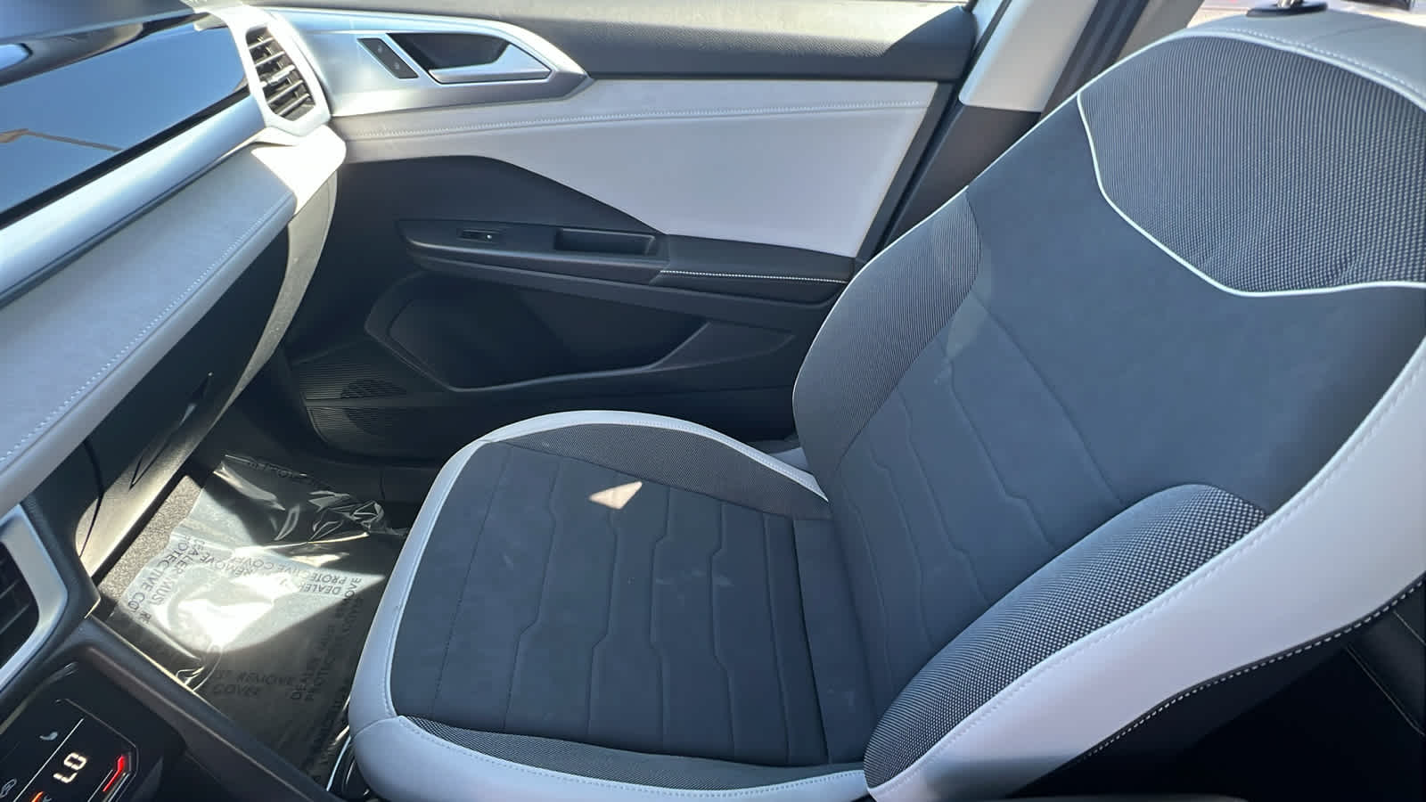 Thumbnail: 2025 Volkswagen Taos - 12