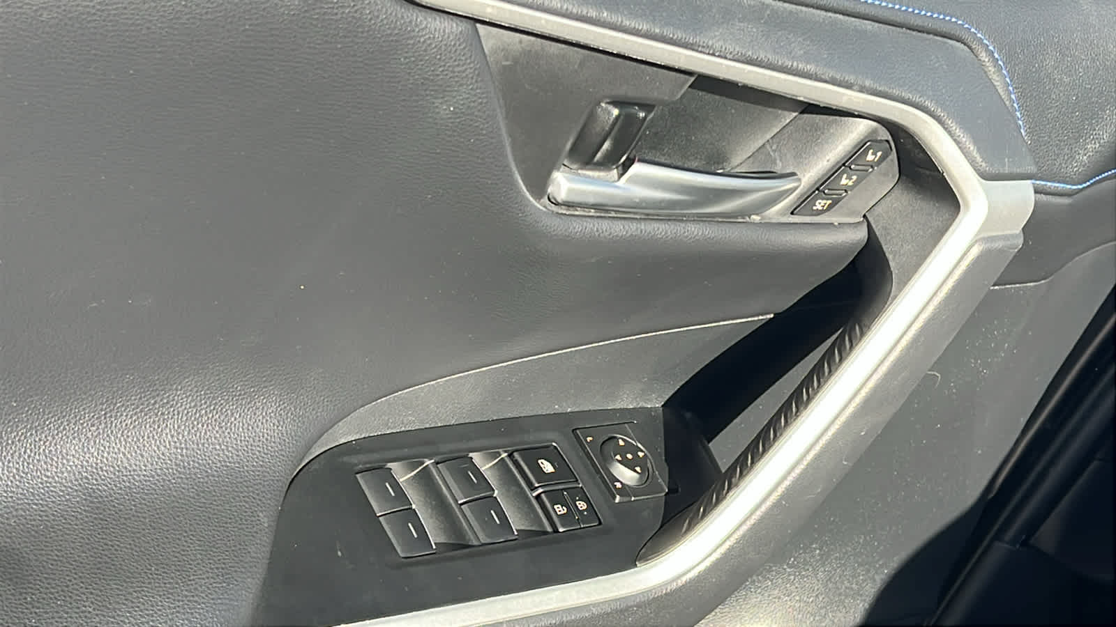 Thumbnail: 2024 Toyota RAV4 - 22