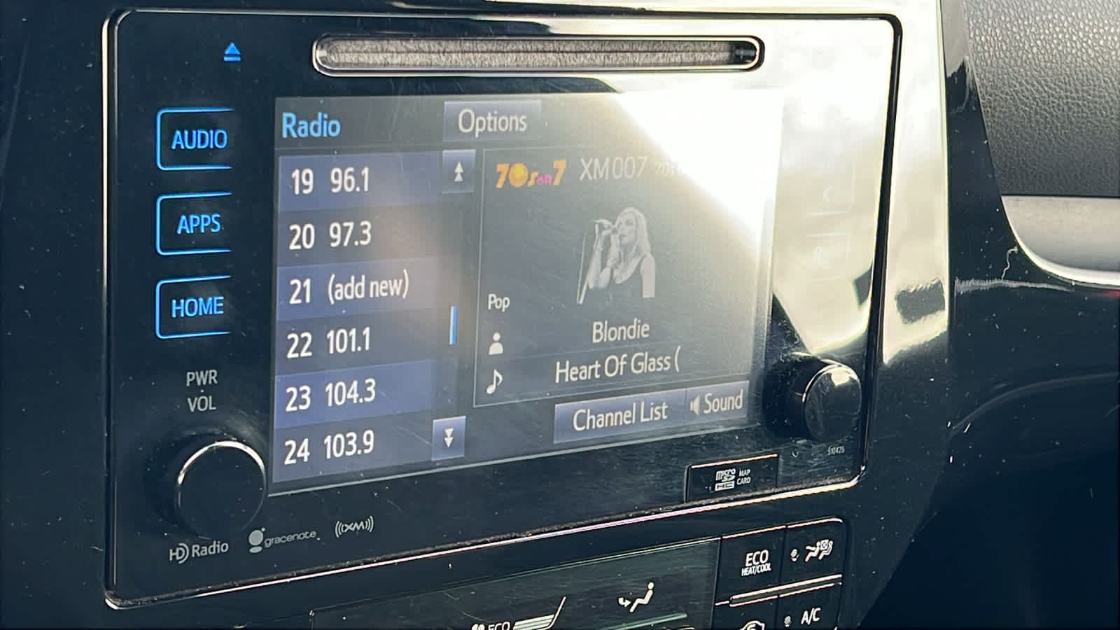 Thumbnail: 2018 Toyota Prius - 15