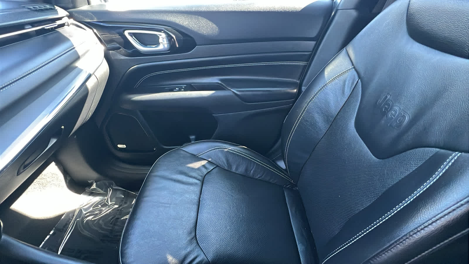 Thumbnail: 2022 Jeep Compass - 12