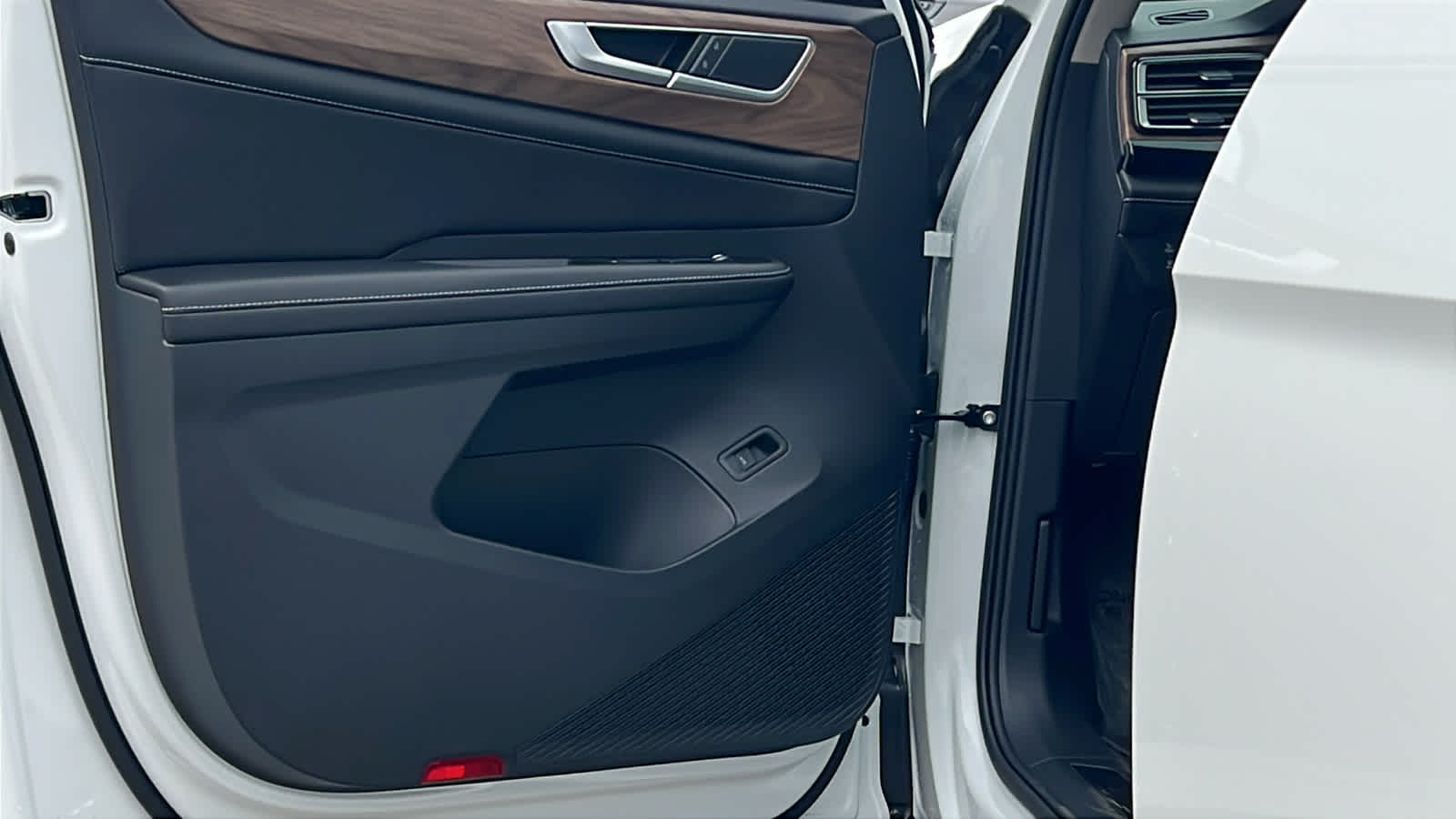 Thumbnail: 2026 Volkswagen Atlas - 23