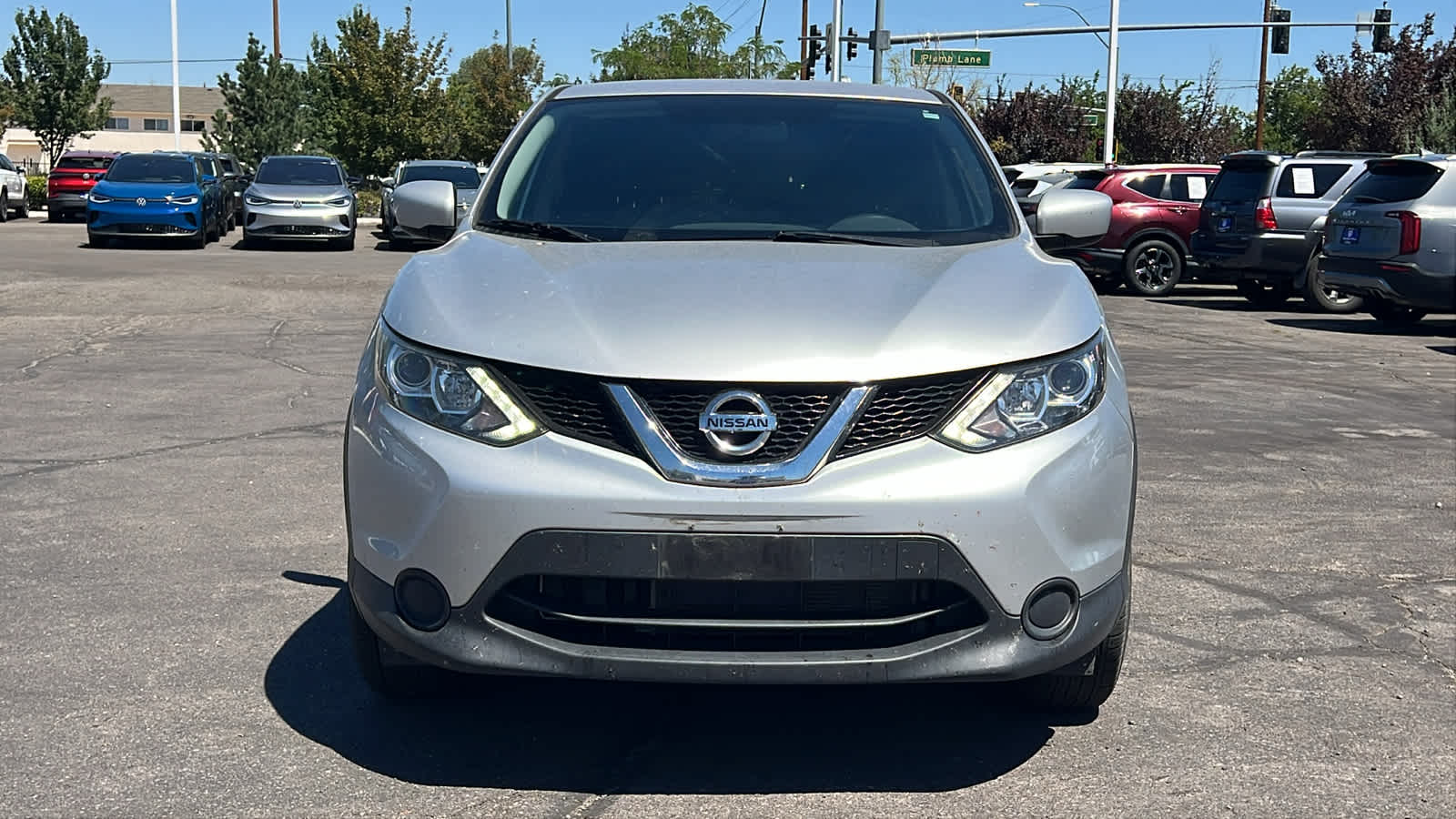 Thumbnail: 2017 Nissan Rogue Sport - 2