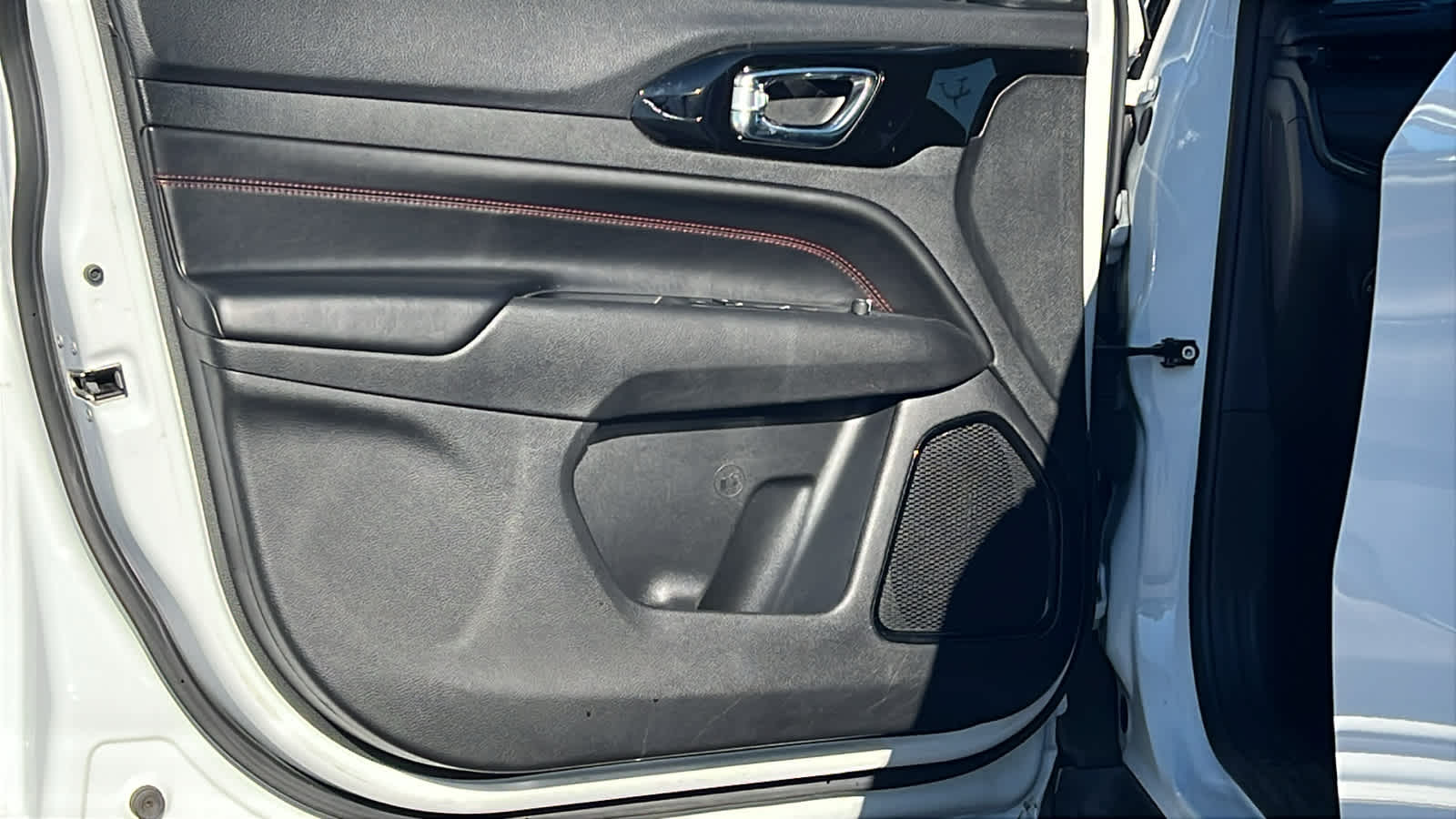 Thumbnail: 2023 Jeep Compass - 23