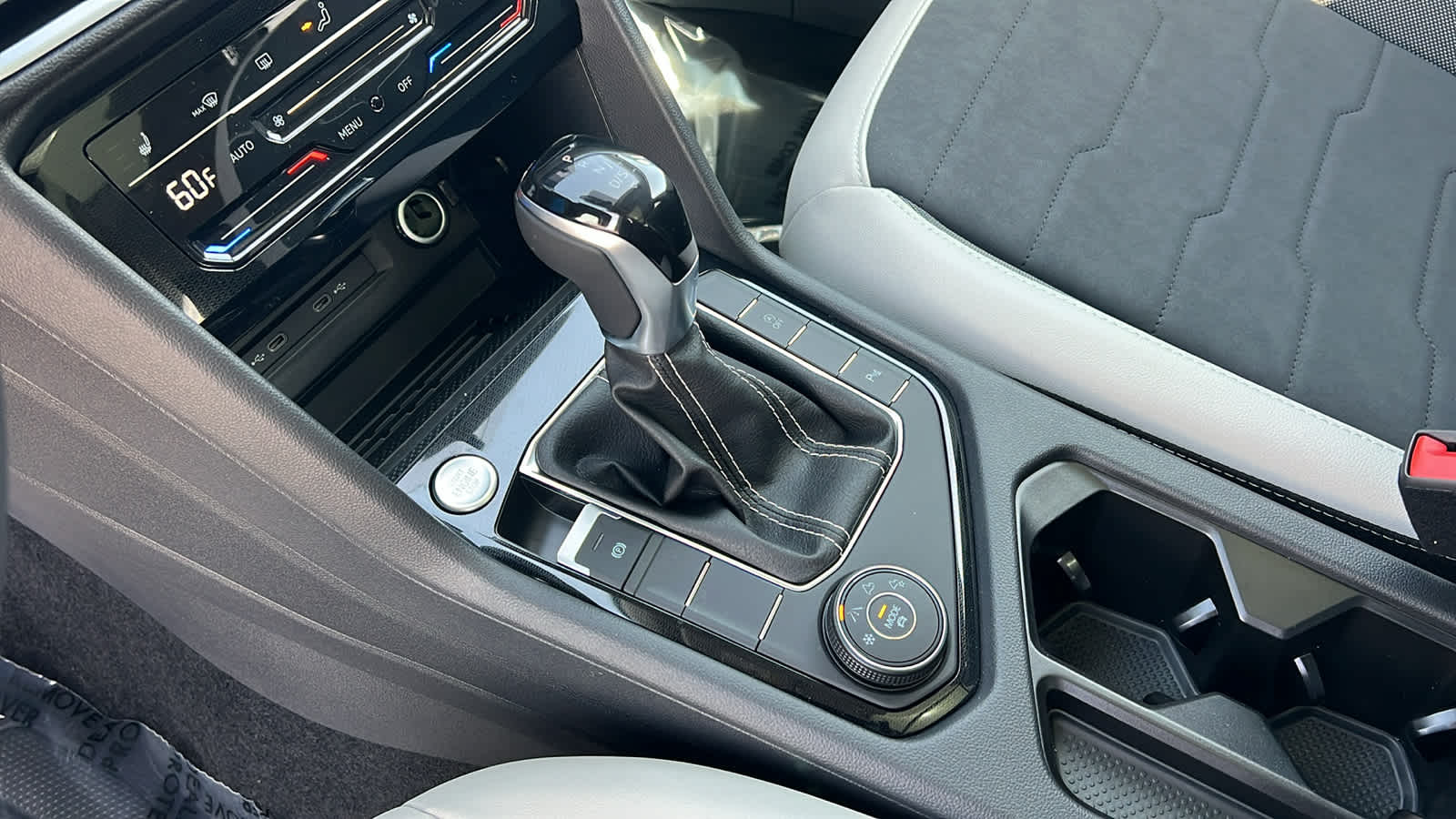 Thumbnail: 2025 Volkswagen Taos - 13