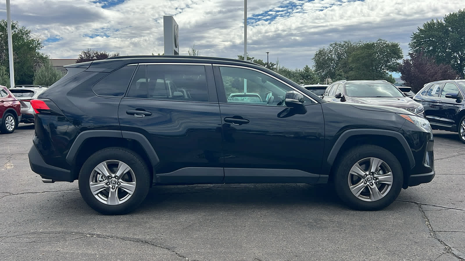 Thumbnail: 2022 Toyota RAV4 - 4