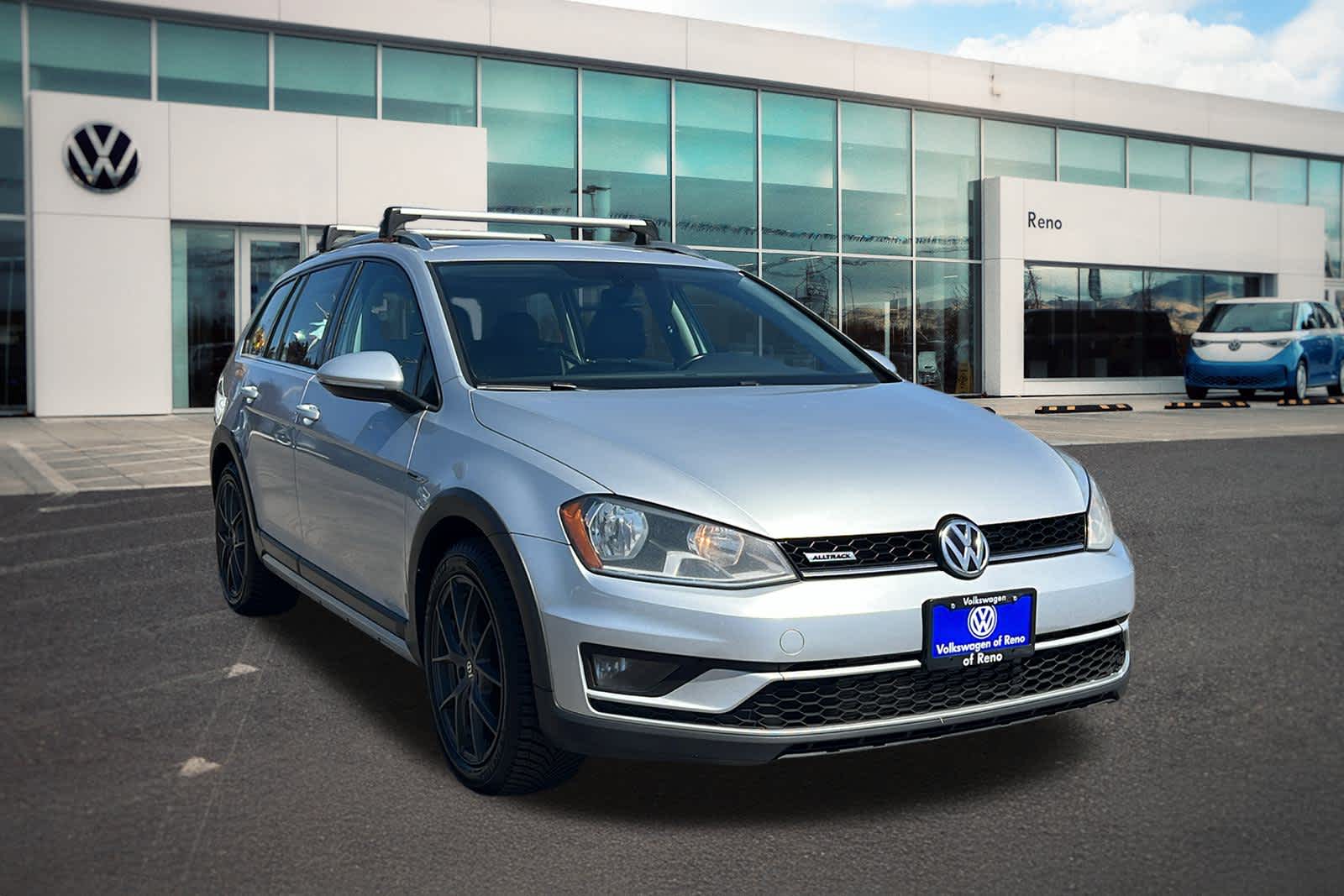 Thumbnail: 2017 Volkswagen Golf - 3