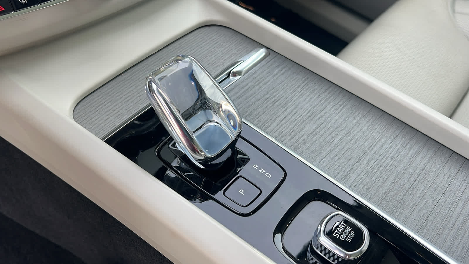 Thumbnail: 2023 Volvo XC60 - 13