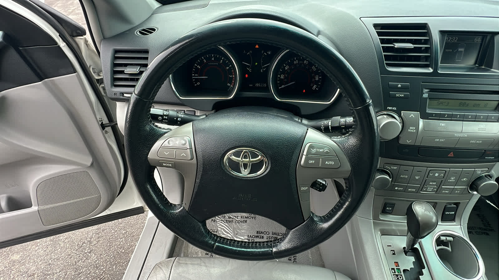 Thumbnail: 2010 Toyota Highlander - 18