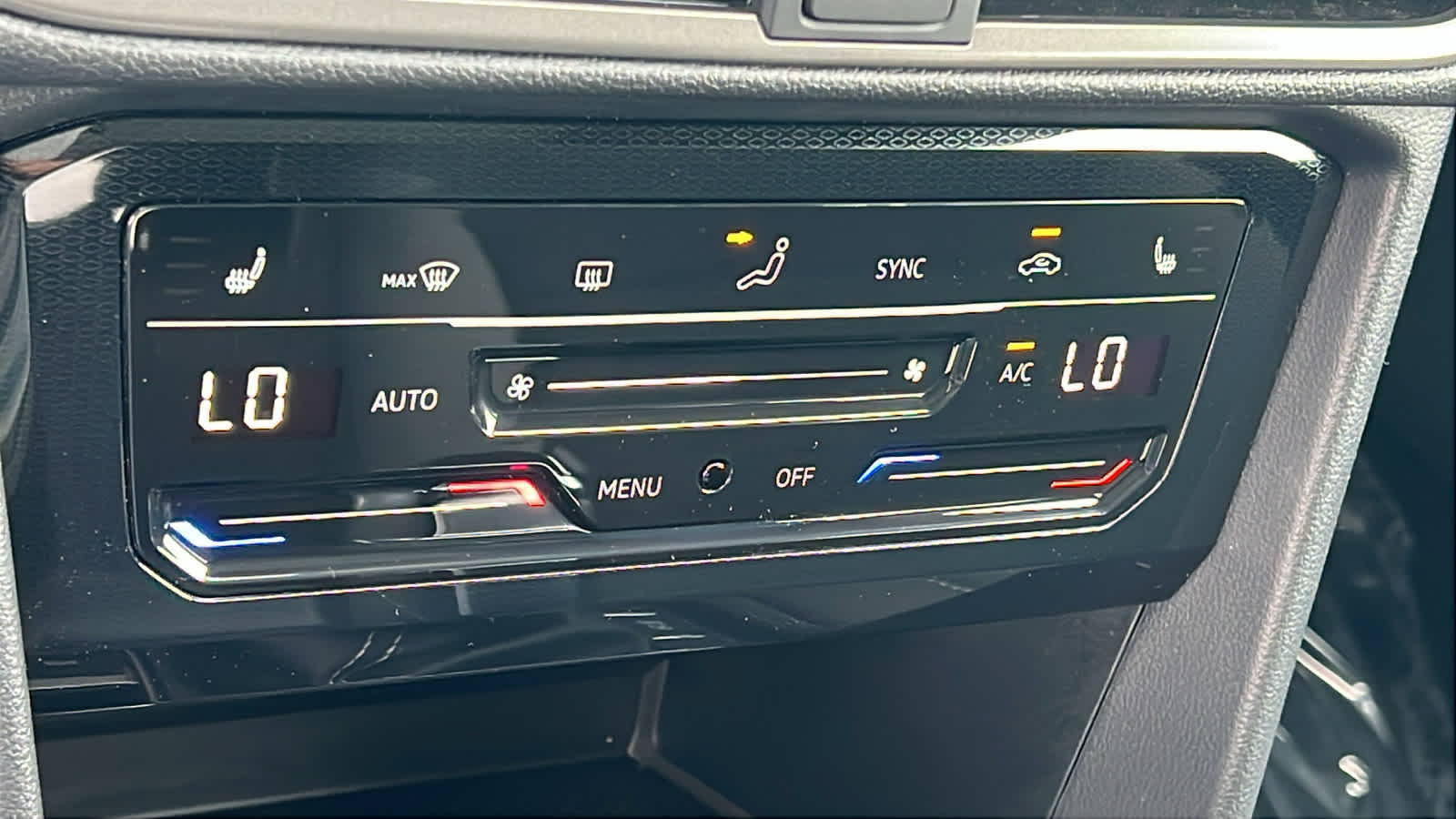 Thumbnail: 2025 Volkswagen Taos - 14