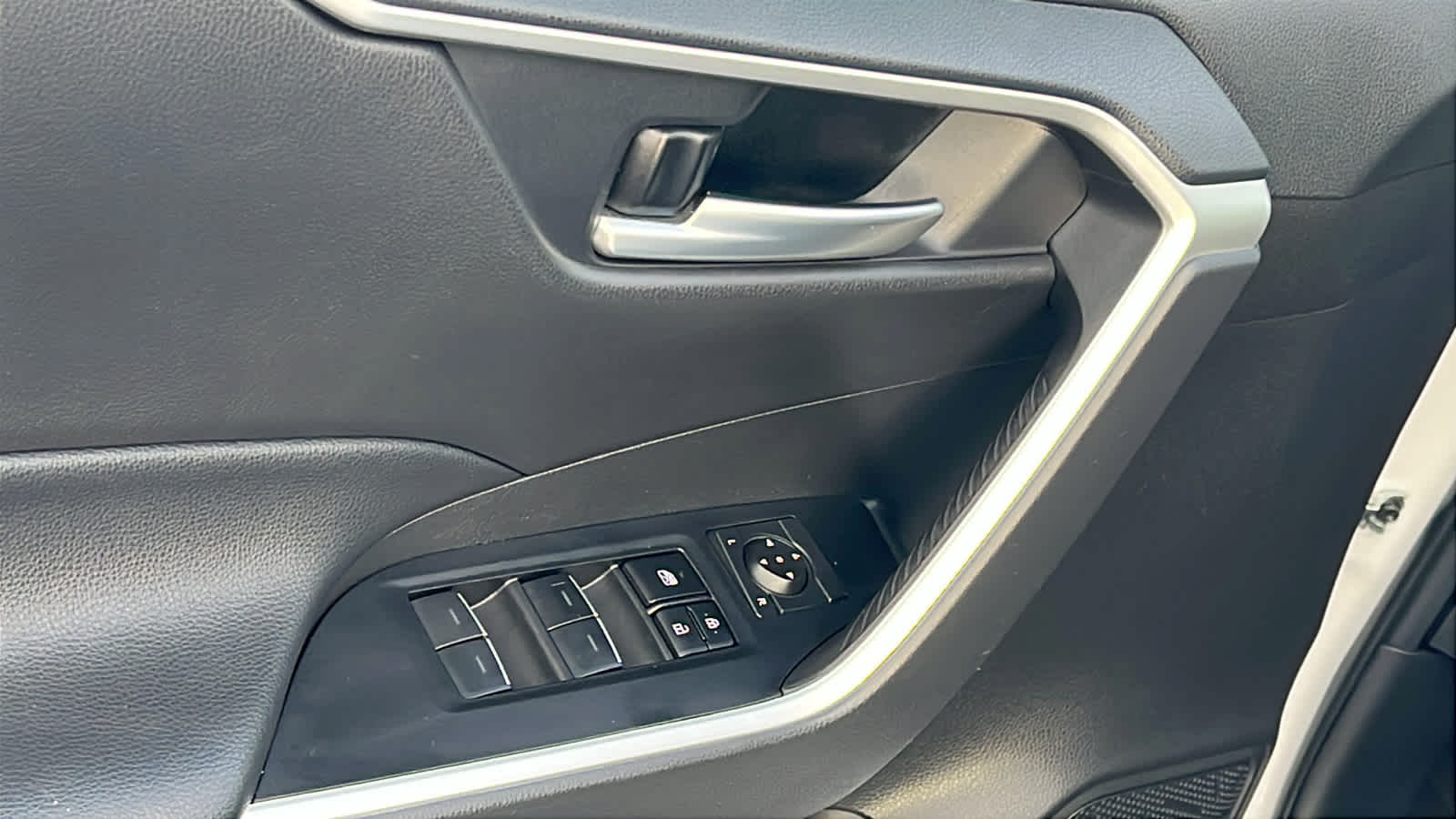 Thumbnail: 2024 Toyota RAV4 - 22