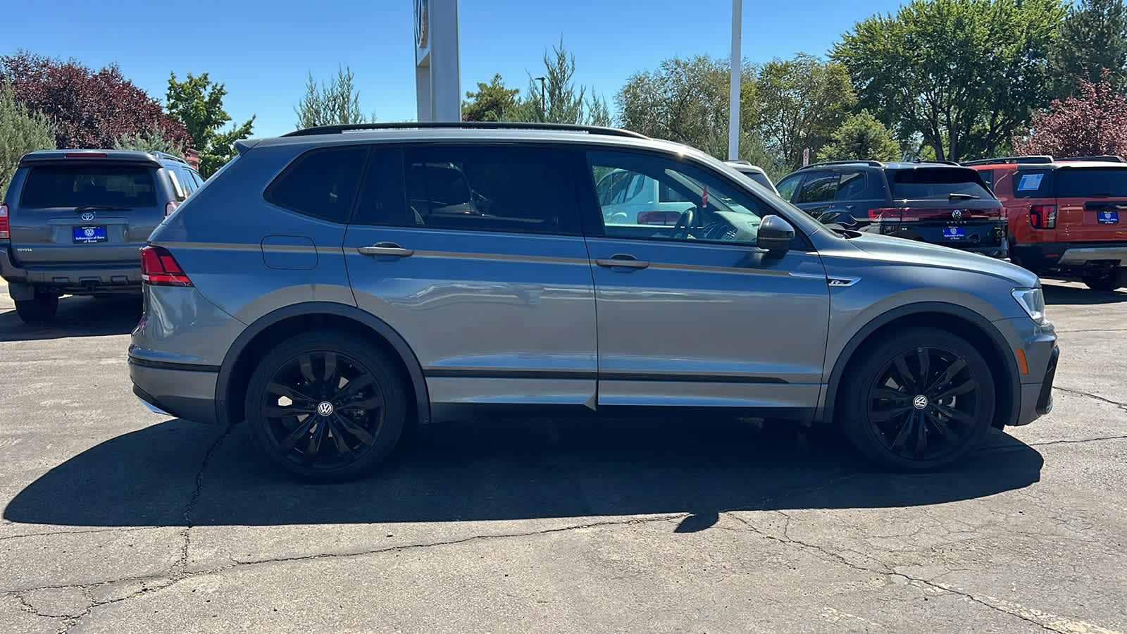 Thumbnail: 2021 Volkswagen Tiguan - 4